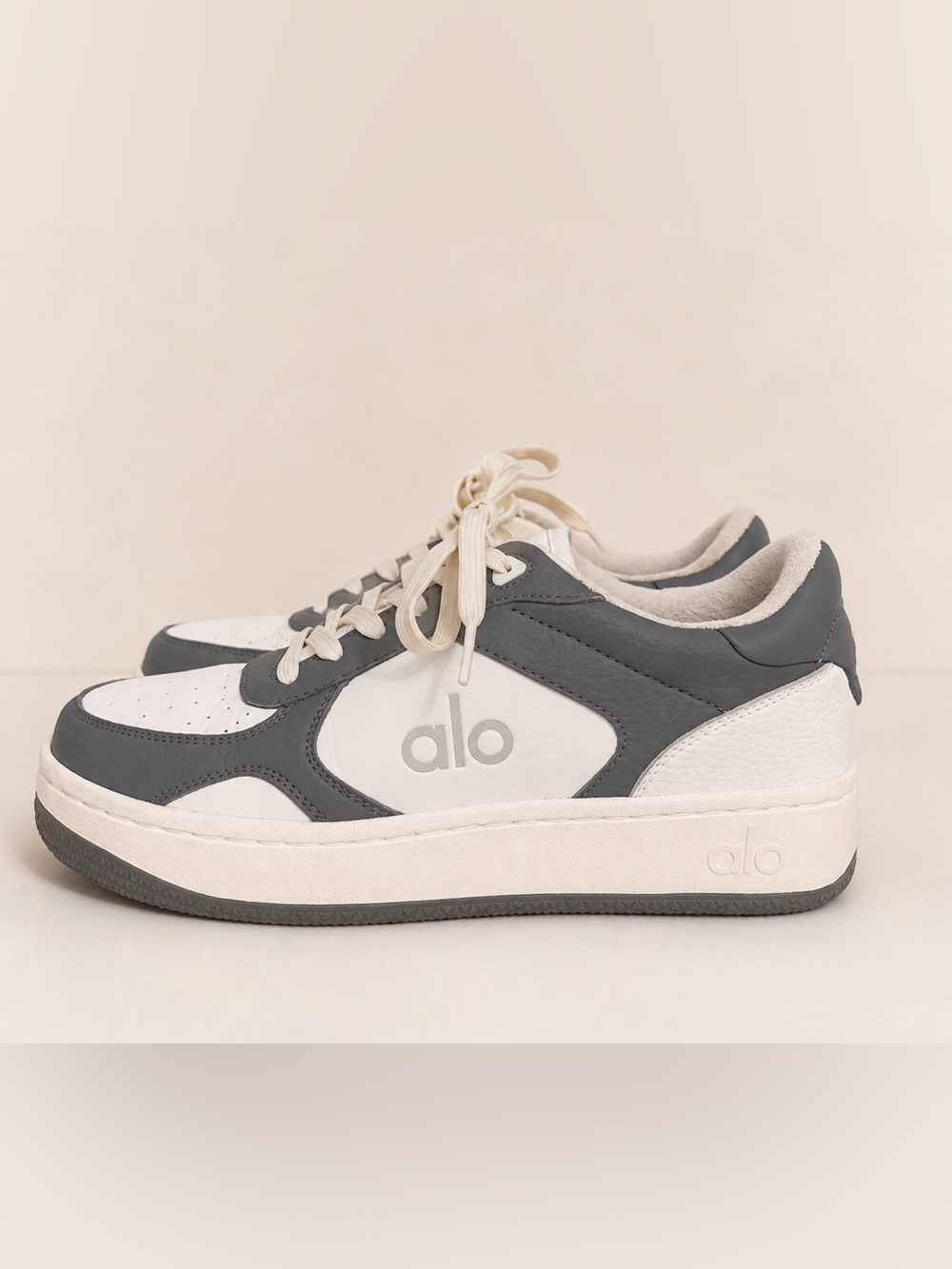 Alo Gray & White Leather Lace-Up Low-Top Platform Sneakers Women’s 6.5 / Men’s 5